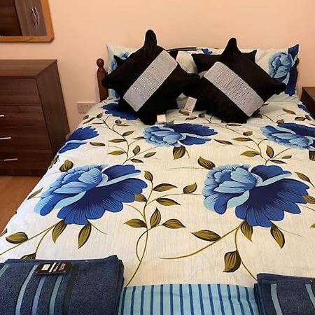 004- Brand New 1 Bedroom Apartment F1 Илинг Экстерьер фото